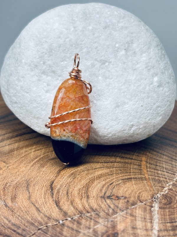 Orange Cracked Dyed Agate in Raw Copper Twisted Square Wire - Image 3