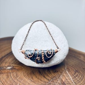 Black Dyed Cracked Agate in Raw Copper Wire