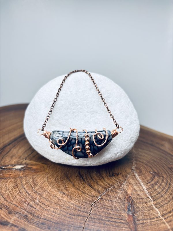 Black Dyed Cracked Agate in Raw Copper Wire